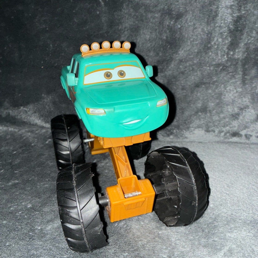 Disney Pixar Cars On The Road Circus Stunt Ivy monster truck toy